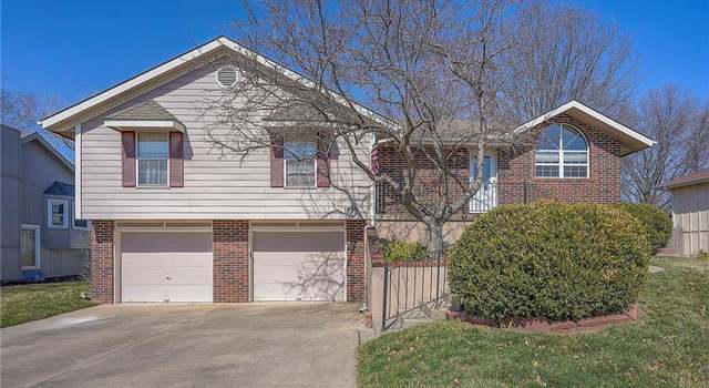 Photo of 1616 NE Misty Ln, Lee's Summit, MO 64086