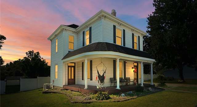 Photo of 210 W Morgan St, Tipton, MO 65081