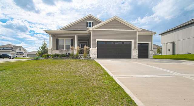 Photo of 11410 Bluestem Dr, Kearney, MO 64060