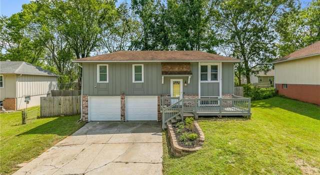 Photo of 311 Village Ln, Buckner, MO 64016