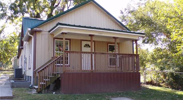 Photo of 8907 E Smart Ave, Independence, MO 64053