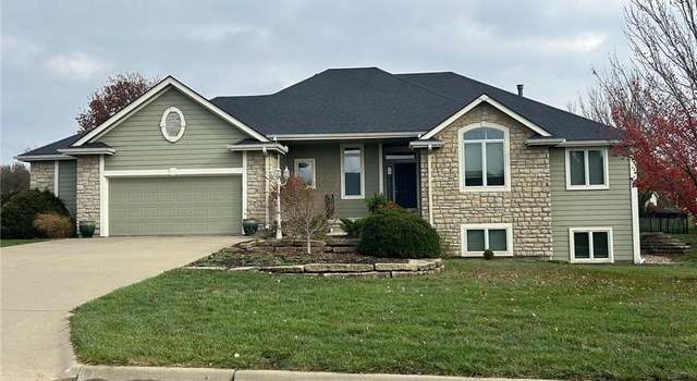 Photo of 1214 Signal Lake Ct, Baldwin City, KS 66006