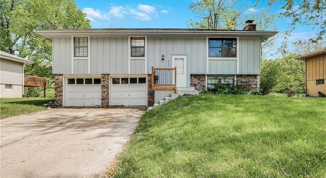 Photo of 2320 SW Keystone Dr, Blue Springs, MO 64014