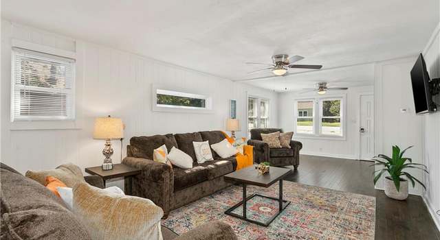 Photo of 3703 S Sterling Ave, Independence, MO 64052