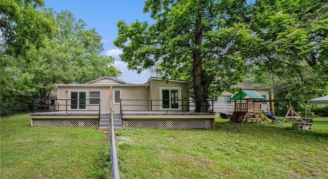 Photo of 1405 Cherokee St, Leavenworth, KS 66048
