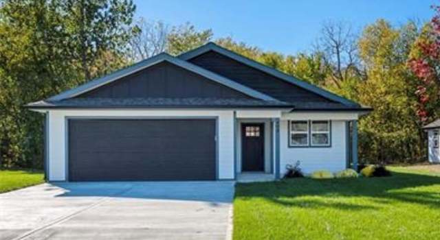 Photo of 404 Douglas St, Wellsville, KS 66092