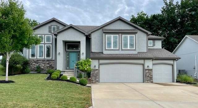 Photo of 920 SE Forest Ridge Ct, Blue Springs, MO 64014