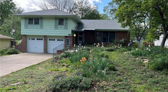 Photo of 6928 Russell St, Overland Park, KS 66204