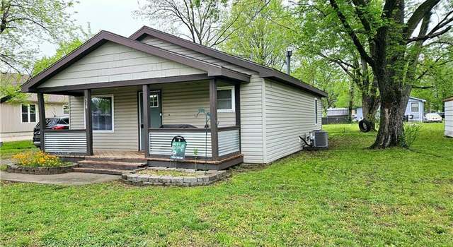 Photo of 518 Locust St, Lacygne, KS 66040