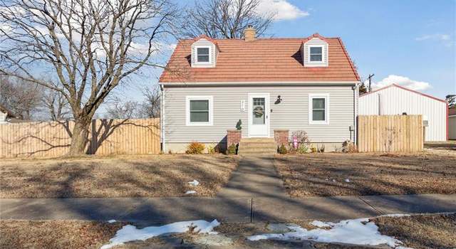 Photo of 310 W Neosho Ave, Thayer, KS 66776