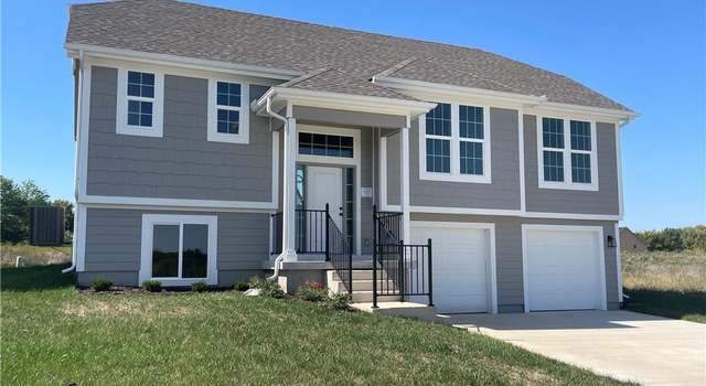 Photo of 2106 SE Oak Ridge Dr, Oak Grove, MO 64075