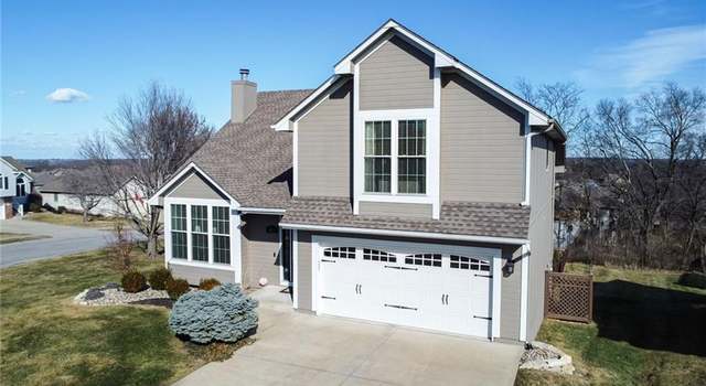 Photo of 4529 NE Blue Jay Dr, Lee's Summit, MO 64064