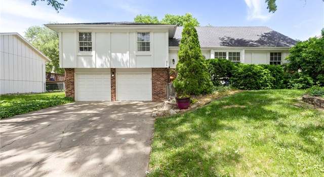 Photo of 824 E Johnston St, Olathe, KS 66061