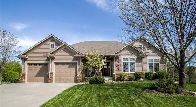 Photo of 1609 NE Woodland Shores Dr, Lee's Summit, MO 64086