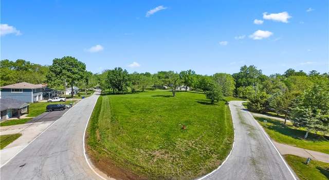 Photo of 1718 Bren Mar Rd, Lee's Summit, MO 64086