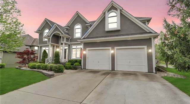 Photo of 1317 SW Pebble Ln SW, Lee's Summit, MO 64082