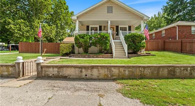 Photo of 11407 Burton St, Sugar Creek, MO 64054