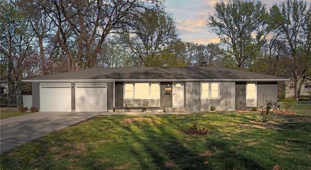 Photo of 8537 S Russell St, Overland Park, KS 66212