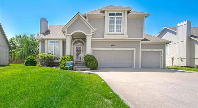 Photo of 5912 NE Hidden Valley Dr, Lee's Summit, MO 64064