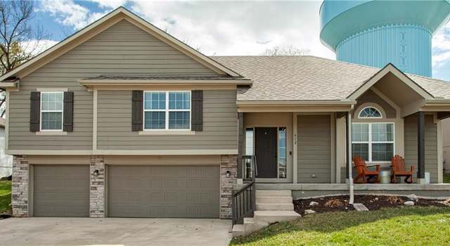 Photo of 912 SE Forest Ridge Ct, Blue Springs, MO 64014