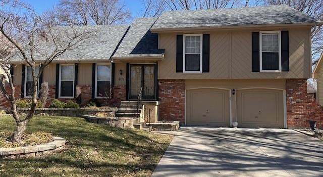 Photo of 405 NE Noeleen Ln, Lee's Summit, MO 64086