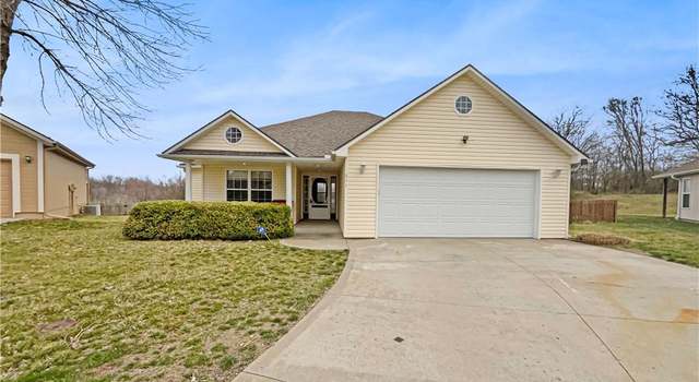 Photo of 811 N Cloverdale Ct, Independence, MO 64056