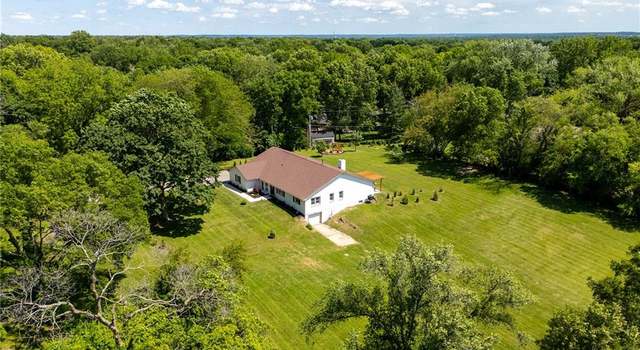Photo of 435 NE Post Oak Ln, Kansas City, MO 64118
