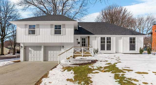 Photo of 9028 Carter Cir, Overland Park, KS 66212