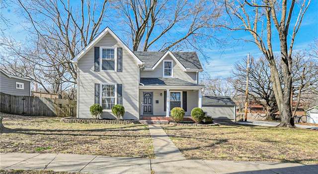 Photo of 208 E 1st St, Lee's Summit, MO 64063