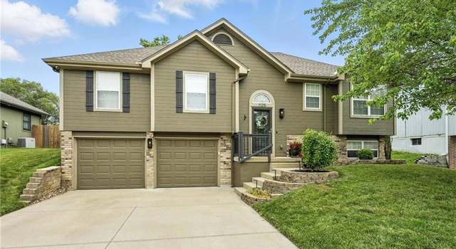Photo of 1125 SW Hillcrest Dr, Blue Springs, MO 64015