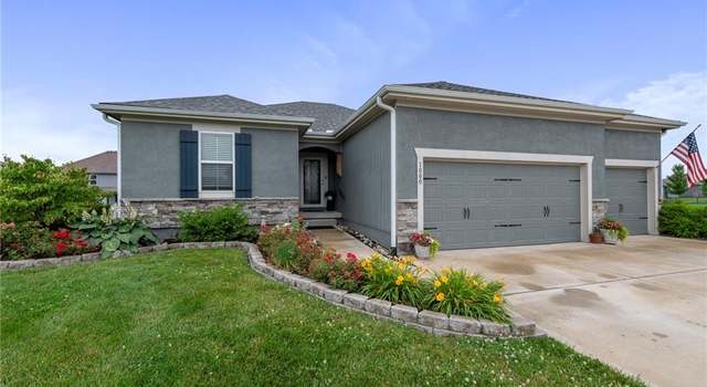Photo of 1000 SE Auburn Ct, Blue Springs, MO 64014