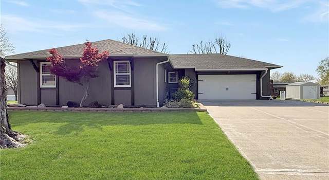 Photo of 2002 Cypress St, Higginsville, MO 64037