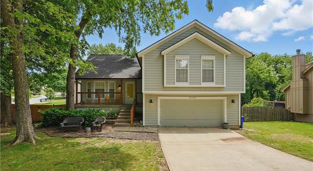 Photo of 12109 S Acuff Ln, Olathe, KS 66062