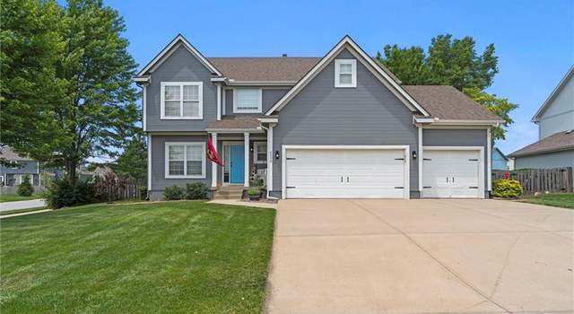 Property at 2436 SW Current Ln, Lee's Summit, MO 64082, 4 beds, 3.5 baths