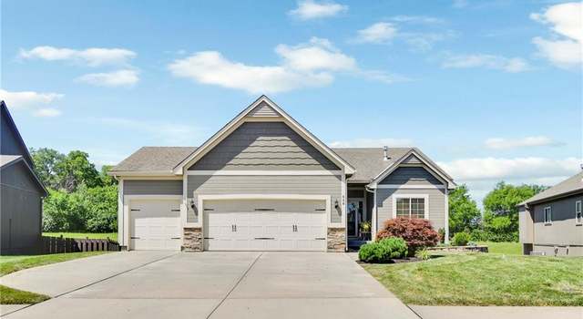 Photo of 556 Avondale Ln, Raymore, MO 64083
