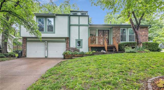 Photo of 9137 Greenway Ln, Lenexa, KS 66215