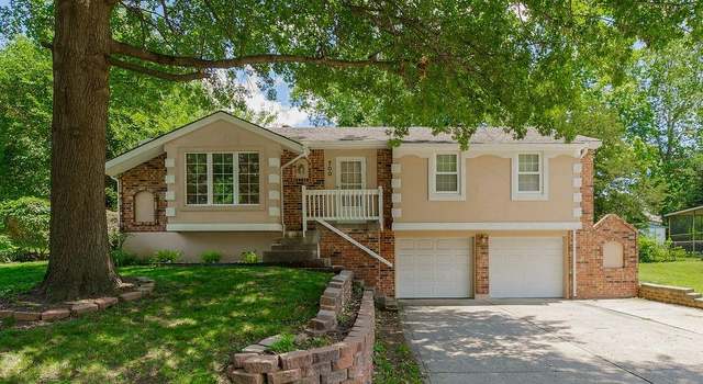 Photo of 700 NW Canterbury Rd, Blue Springs, MO 64015