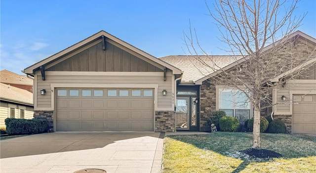 Photo of 5621 Chimney Rocks Cir, Lawrence, KS 66049