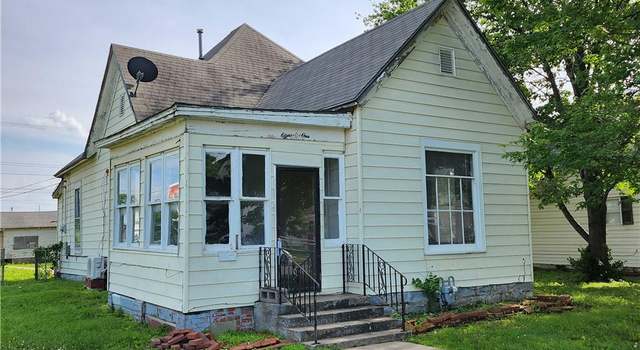 Photo of 801 W 10th St, Coffeyville, KS 67337