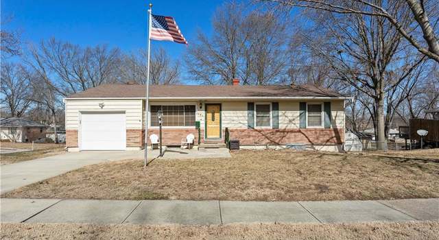 Photo of 805 South Summit Cir, Blue Springs, MO 64015