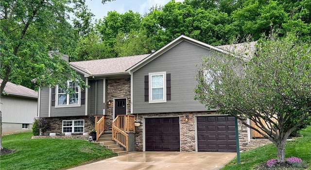 Photo of 2609 NW Richard Dr, Blue Springs, MO 64014