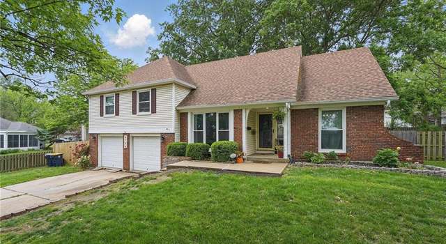 Photo of 9726 Woodland Ln, Kansas City, MO 64131