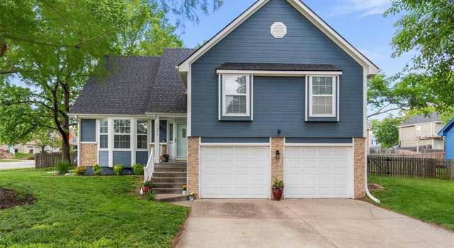 Photo of 1906 Choctaw Dr, Greenwood, MO 64034
