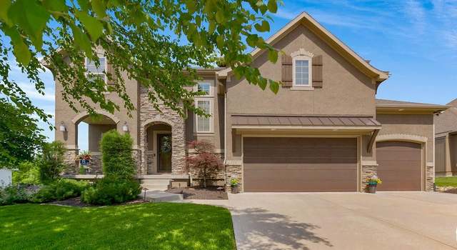 Photo of 112 NW Whitman Dr, Lee's Summit, MO 64081