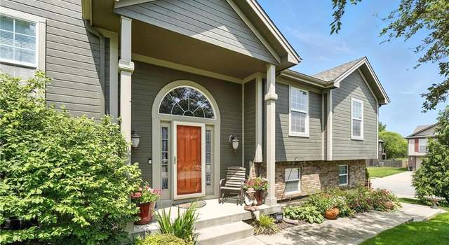 Photo of 10318 N Kensington Ct, Kansas City, MO 64156