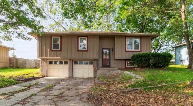 Photo of 111 SW 21st St, Oak Grove, MO 64075