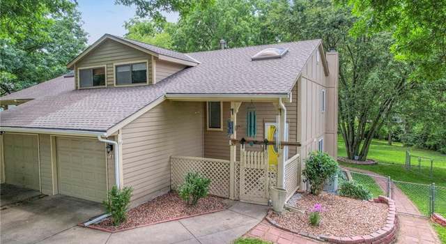 Photo of 748 SE Claremont Ct, Lee's Summit, MO 64063