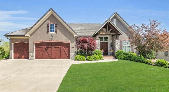 Photo of 6325 Edgewater Dr, Parkville, MO 64152