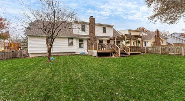 Photo of 624 NE Country Ln, Lee's Summit, MO 64086