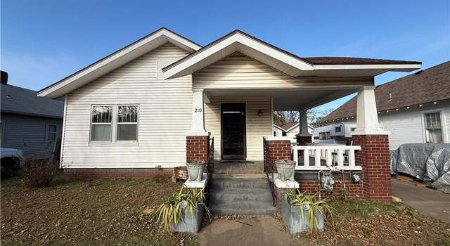 Photo of 210 W Martin St, Coffeyville, KS 67337